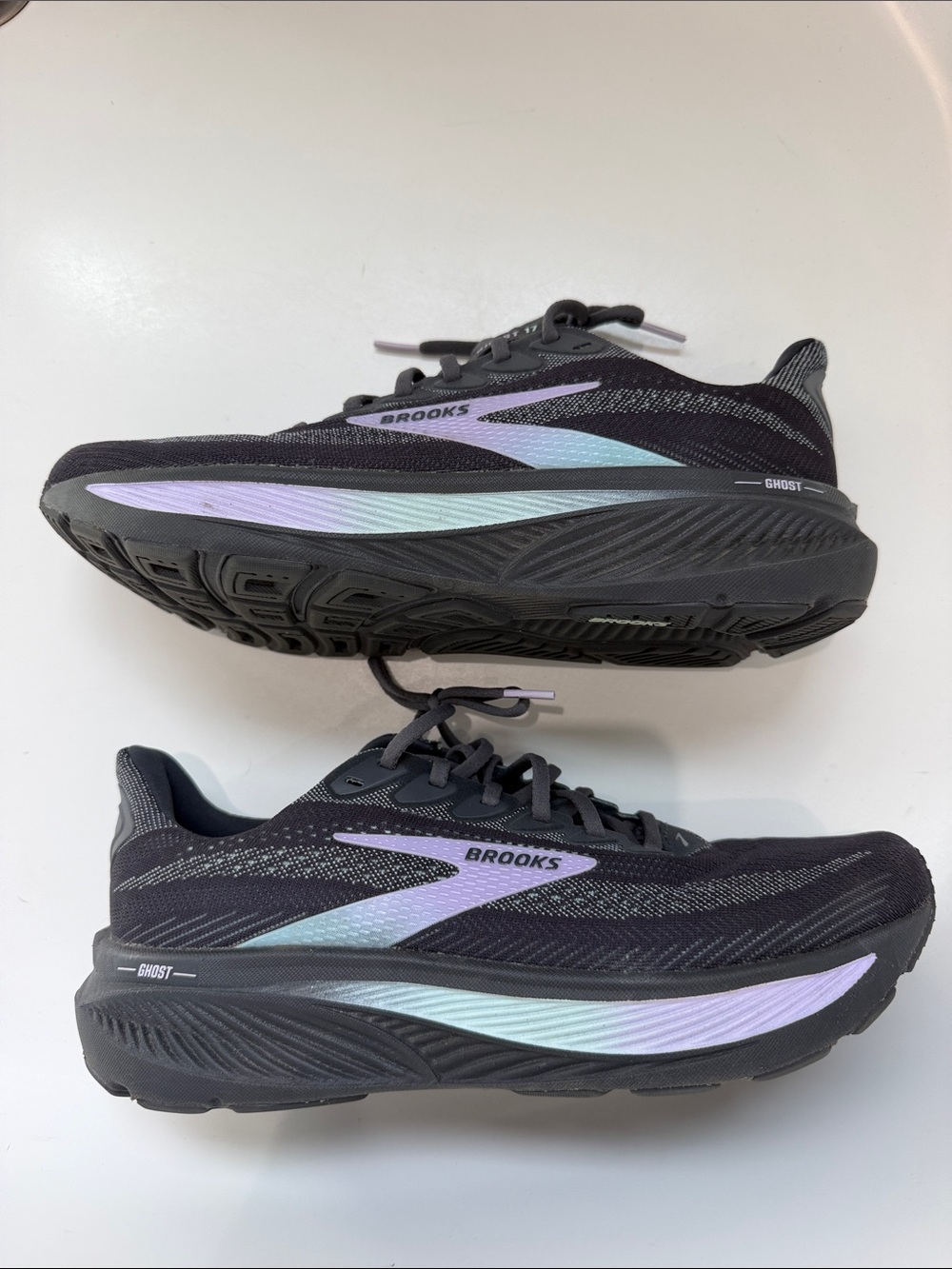 Women’s Brooks Ghost 17 Running Shoe Size 10.5 Wide